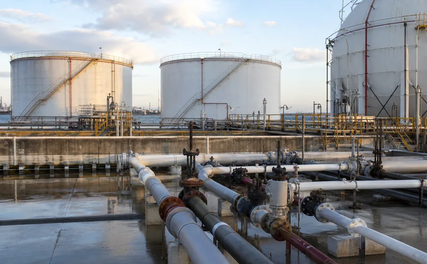 Oil terminal storage tanks and pipeline valves